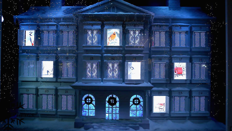 JayKOverbye's tweet photo. A guide to the best window displays in #NYC https://t.co/EQLK3joHhT https://t.co/TttZH1ePZm