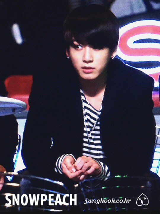 JUNGKOOKcokr's tweet photo. 151202 오늘도 수고했엉👏 #정국 @BTS_twt https://t.co/muu1dUp6lq