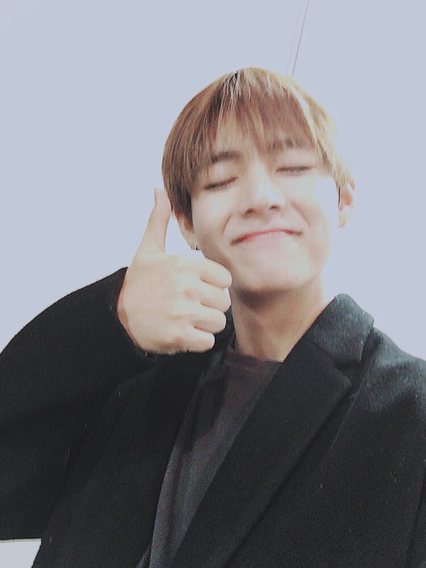 Bts_VTaeTae30's tweet photo. 정말 감사하고 저희가 이런상을 받아도될지모르겠습니다 아미여러분때문에 이렇게 큰상 받는거라 생각하고 더열심히해서 정말 멋진무대 더노력해서 보여드릴게요. 죄송해요.. 이말밖에없어요 고맙고사랑합니다 아미여러분~ https://t.co/5LUaAsrlsT