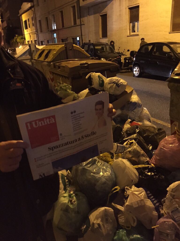 emmedibi's tweet photo. Sempre Livorno poco fa.Grillo se vuoi te la incartiamo!?(Dopo attenta lettura!)#lunitànonsitocca #lunitàdicelaverità https://t.co/qILRgfZgL9