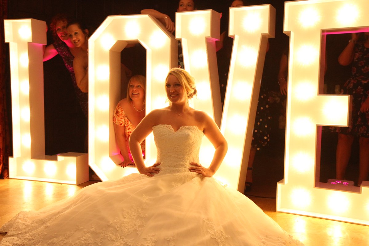 LightLetters's tweet image. Add some extra magic and sparkle to your #wedding with our #LightUpLetters ow.ly/VnqXe