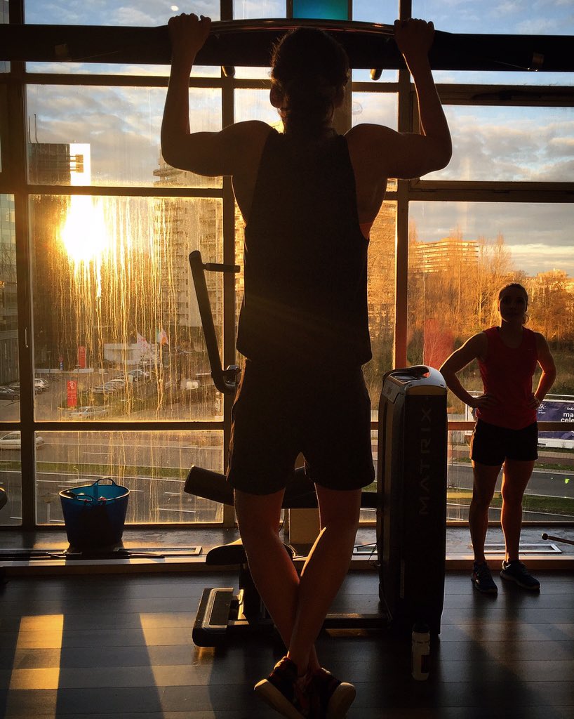 BuysKimberly's tweet photo. Kijk mama, MET handen 💪😃!
#StapPerStap #Rehab #Chins https://t.co/rLFyRs0Ha7