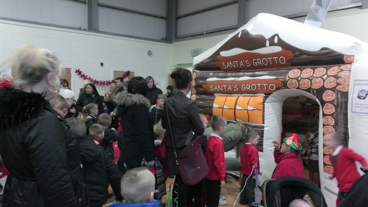 GaltVicky's tweet photo. #harrowgatefamily Thank you all parents, children and staff for a 'magical' Christmas fair. You are all amazing!🎅🎄 https://t.co/u6IgYZ6Oa8