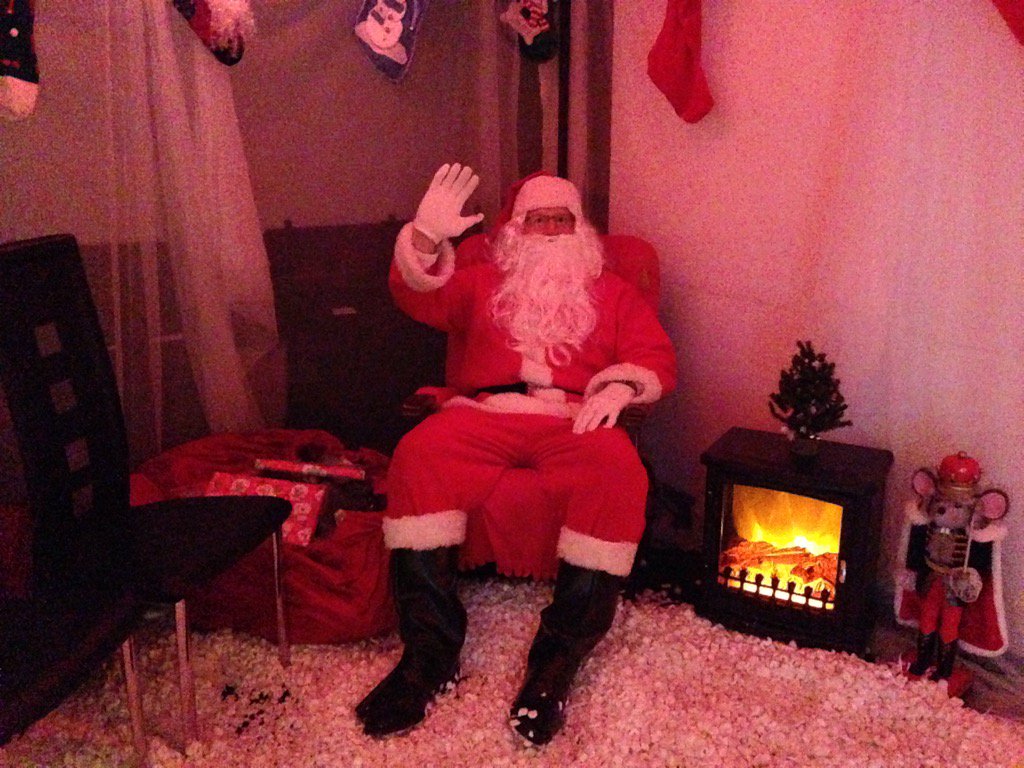 SandyUpper's tweet image. Come to Sandy Christmas Fayre! On until 8pm...