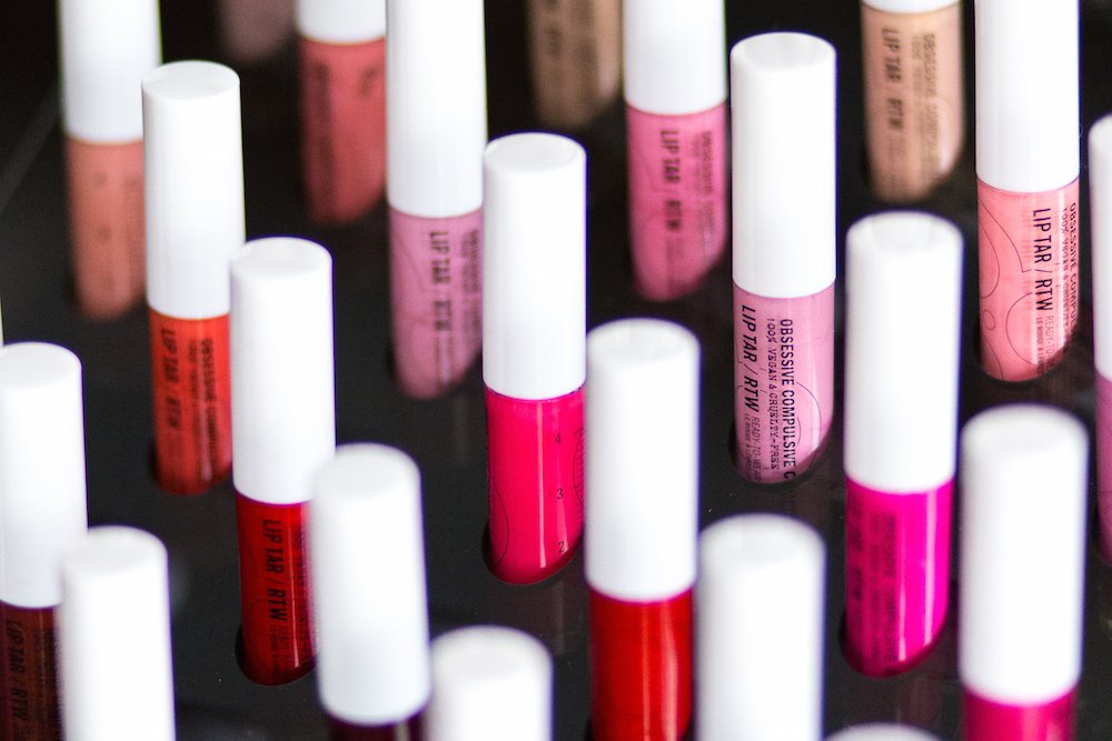 UrbanOutfitters's tweet image. Retweet for a chance to win ALL of @occmakeup's Lip Tars, including a new UO-exclusive color!
📷: @frankiemarin_