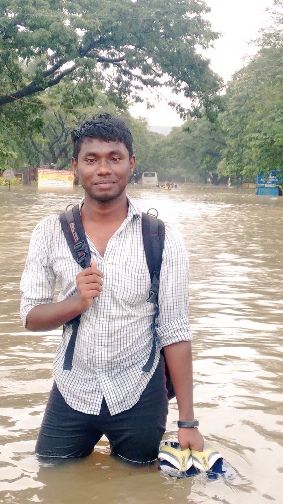 Rajkumar_Sp13's tweet image. #Nofood #Nocurrent #Noshelter #Nocommunication #NoTransport #chennairains 
Pramaa saavu bayatha kamuchutanga da..:(