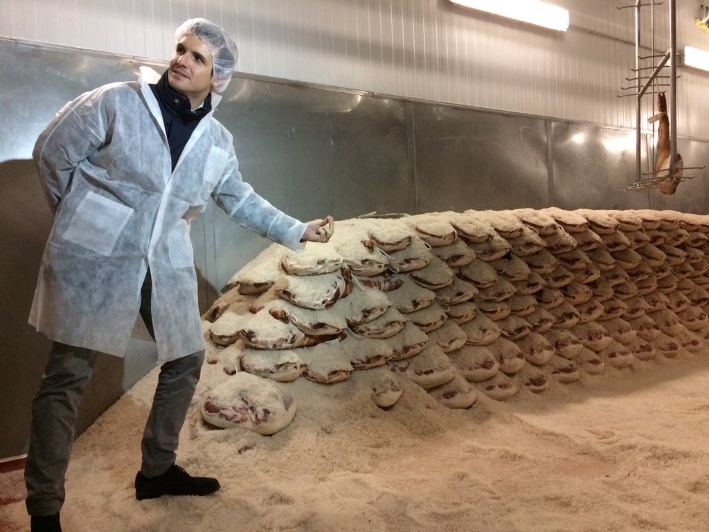 pablocasado_'s tweet photo. En esta legislatura España exporta 12.428mill€ d media más q en la anterior en el estratégico sector agroalimentario https://t.co/htDNzpha4m