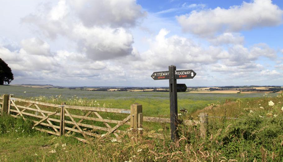 VisitWiltshire's tweet photo. Make time to explore our Areas of Outstanding Natural Beauty https://t.co/RGUaUYWVzI #timeforwiltshire https://t.co/5xK3ycSXck