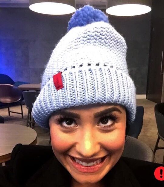 snslovatt's tweet photo. parece uma criança mais é só Demi Lovato com 23 anos DEMI LOVATO CONFIDENT https://t.co/pmu3EcFN5f
