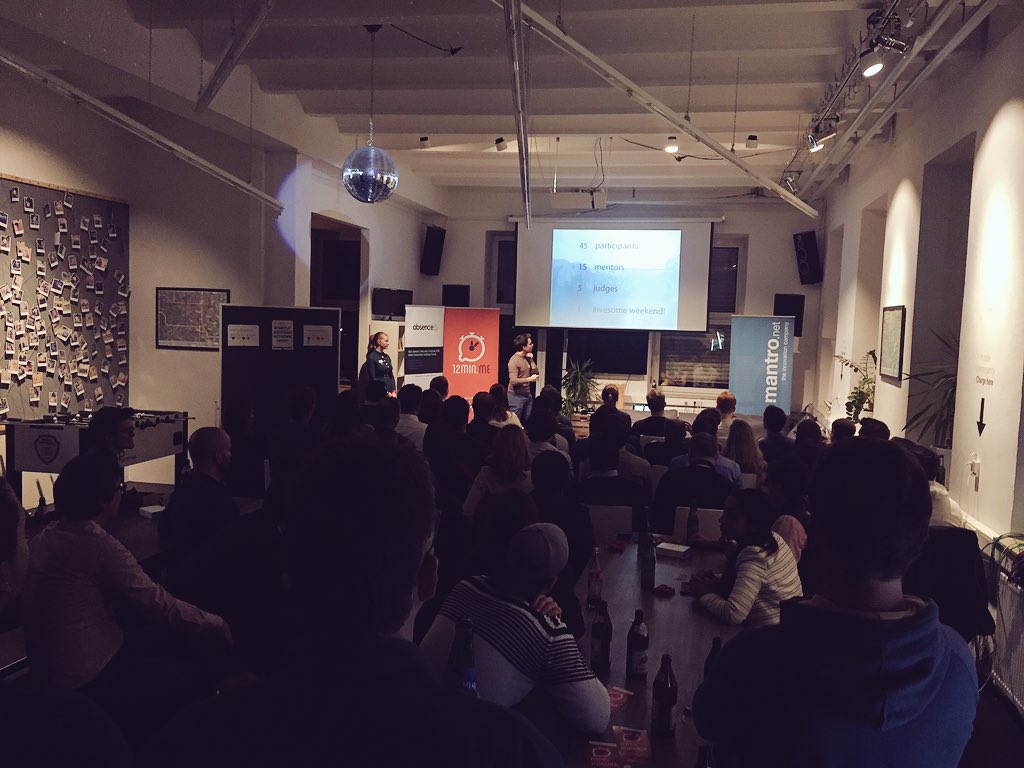mantro_net's tweet photo. Full house! Welcome to our networking night with the #startupalm #startupweekend #futuremobility https://t.co/sfcA3cqcoC