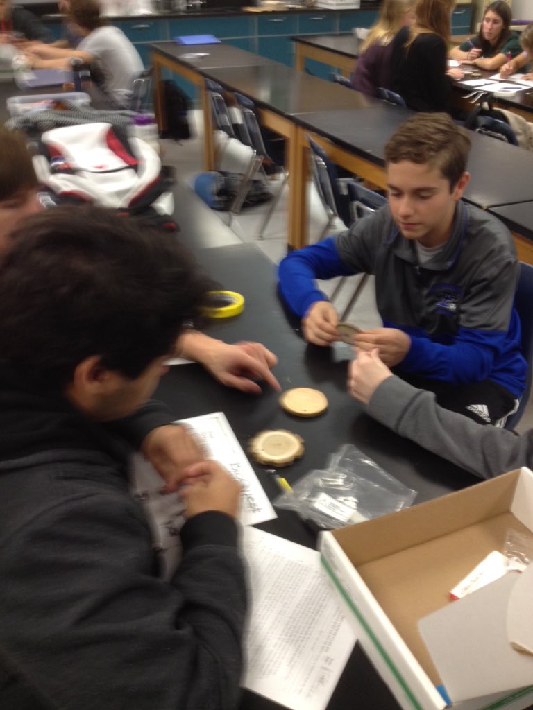 deucehorse1's tweet photo. @etownSTEM studies tree growth by using "tree cookies"! #annualrings #howoldisit #inquiry #trees https://t.co/6PLlbt3isE