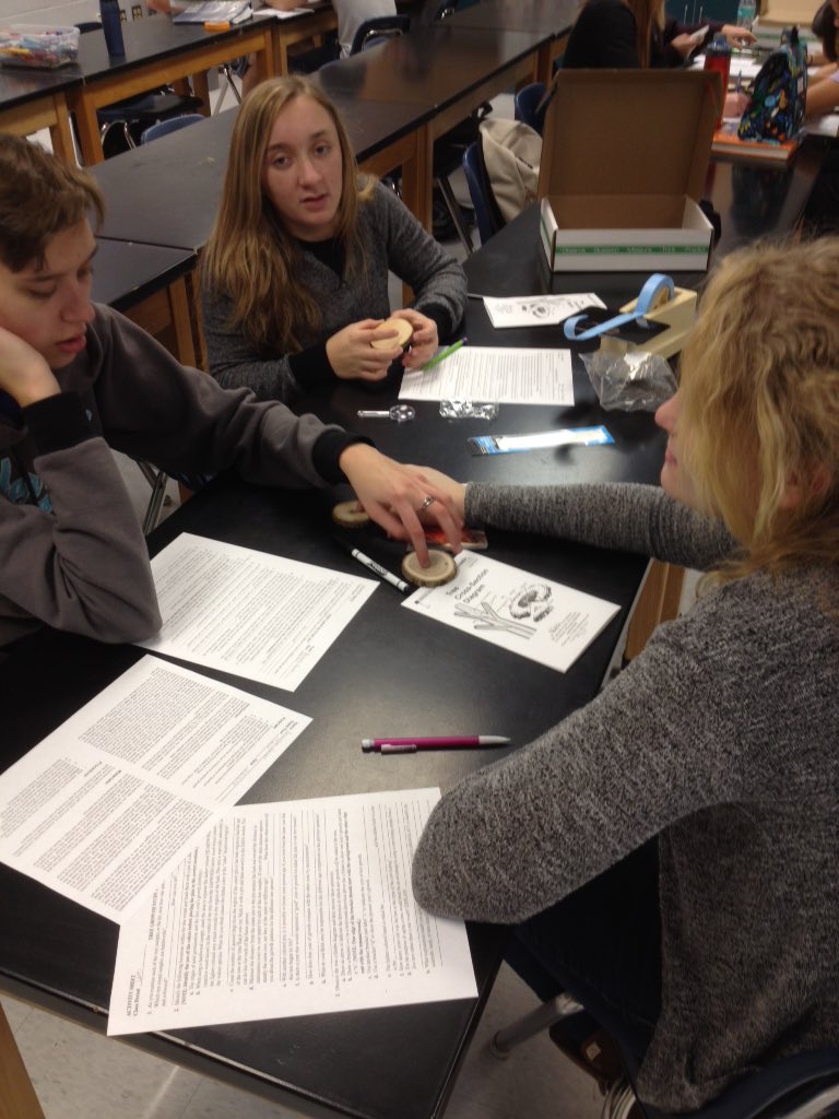 deucehorse1's tweet photo. @etownSTEM studies tree growth by using "tree cookies"! #annualrings #howoldisit #inquiry #trees https://t.co/6PLlbt3isE