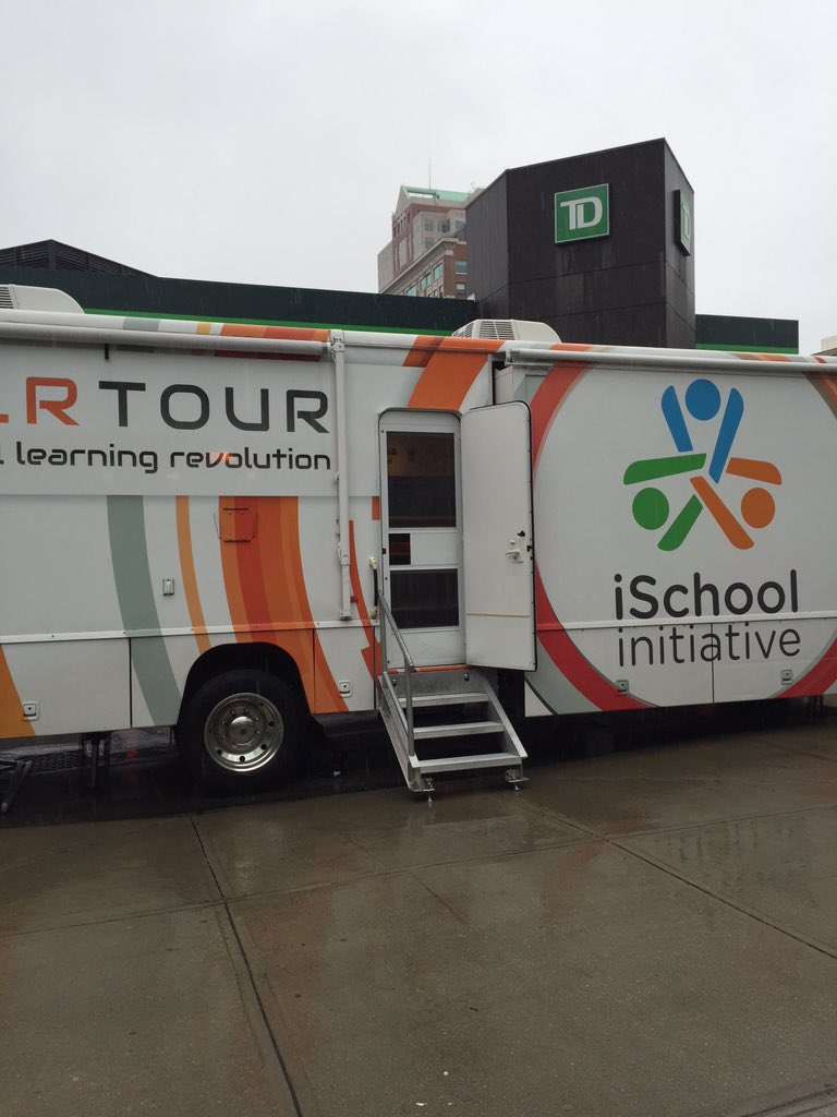 nhste's tweet image. Don&apos;t forget to get on the bus! @iSchoolAdvocate #dlrtour #nhcmtc @nhcmtc #digitallearningrevolution