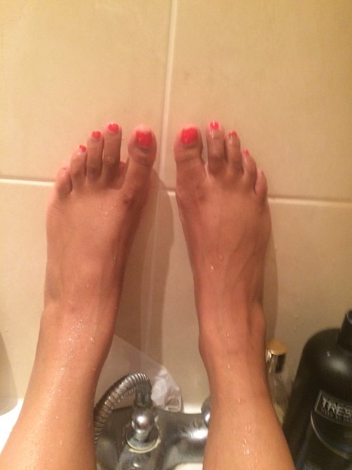 #wetwednesdays #bbwbath #bathtime 🛁💦 #feet #booty #rt @BustyGurlProbs @BigBoobsfan83 @BigWomenRock @bigtithut<a href="/tag/wetwednesdays"class="tags">#wetwednesdays</a><a href="/tag/bbwbath"class="tags">#bbwbath</a><a href="/tag/bathtime"class="tags">#bathtime</a><a href="/tag/feet"class="tags">#feet</a><a href="/tag/booty"class="tags">#booty</a><a href="/tag/rt"class="tags"><span>#rt</span></a>