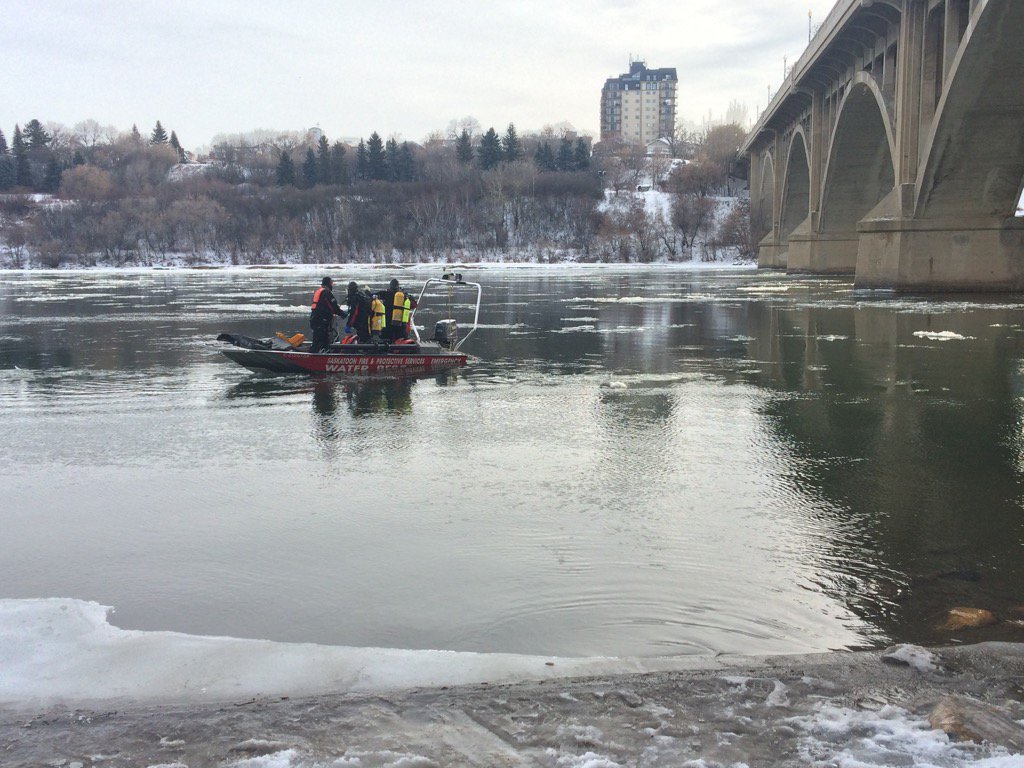 Firefighters prepare to search with divers for possible show off Broadway Bridge #yxe #spnews