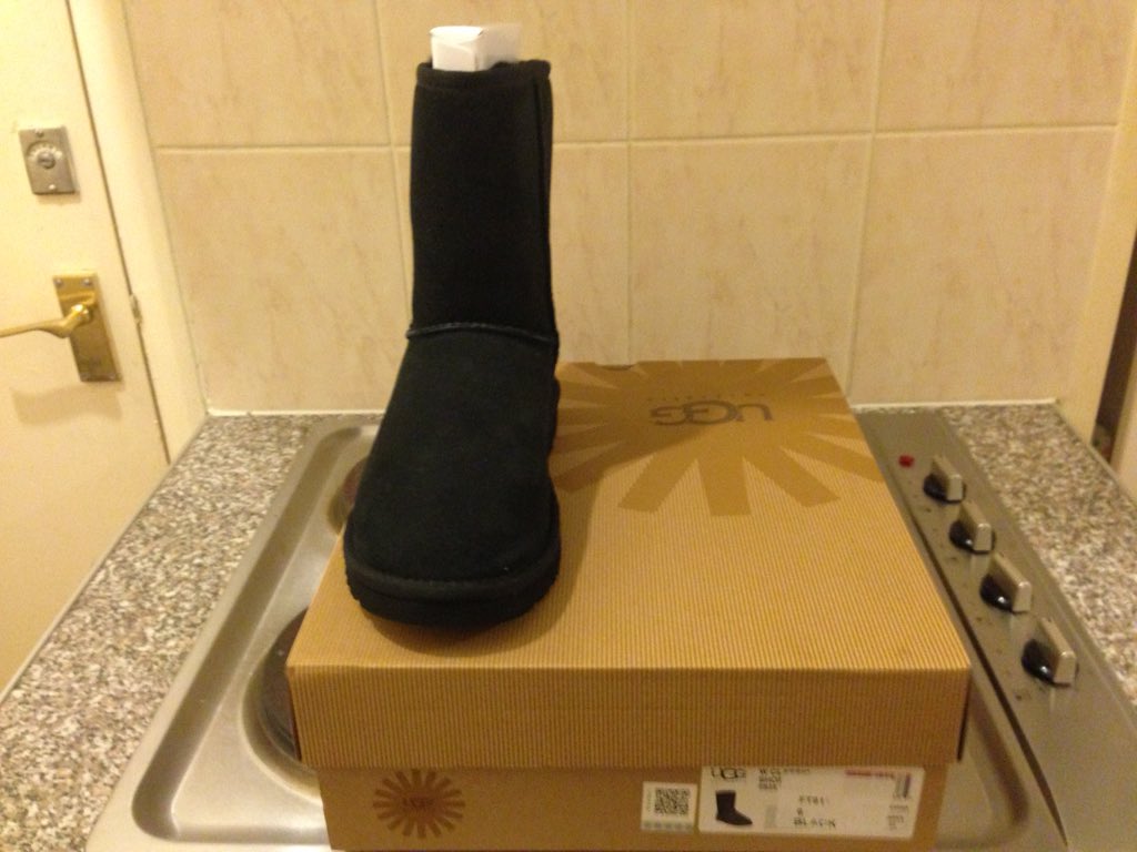 KyeDoll's tweet photo. Uggs for sale https://t.co/LVybSdxkwS