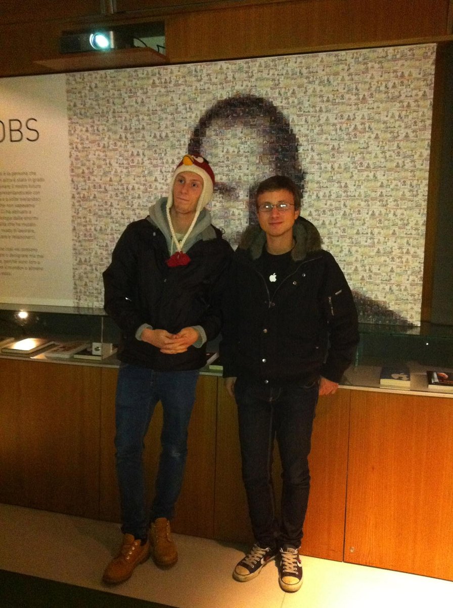 FTrava's tweet photo. 4 anni fa con il mio socio @LucaTNT LOL #easyapple https://t.co/ZMOVmGb4VD