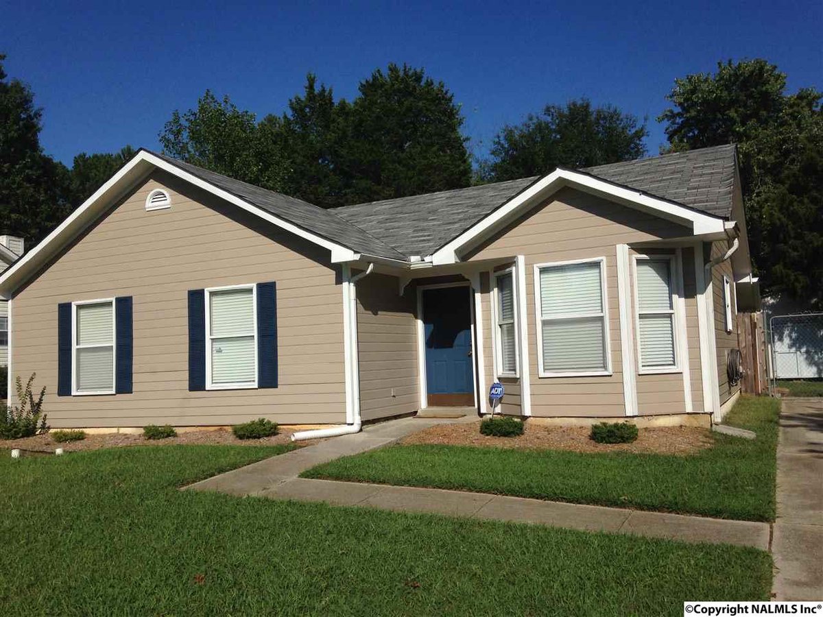 #JustListed Cute single family home in #SouthHuntsville.Great school zones + close to shopping/parks.#leadingedge