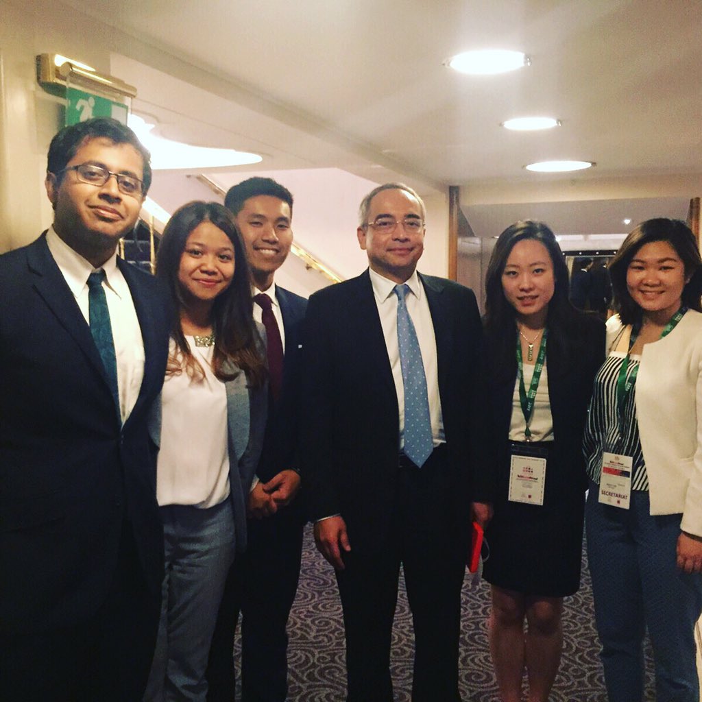gencorporate_'s tweet photo. We had a great time catching up with Dato' Seri Nazir Razak at WCES !#gc4lyfe #GenCorporate https://t.co/R5UKCl2rTG