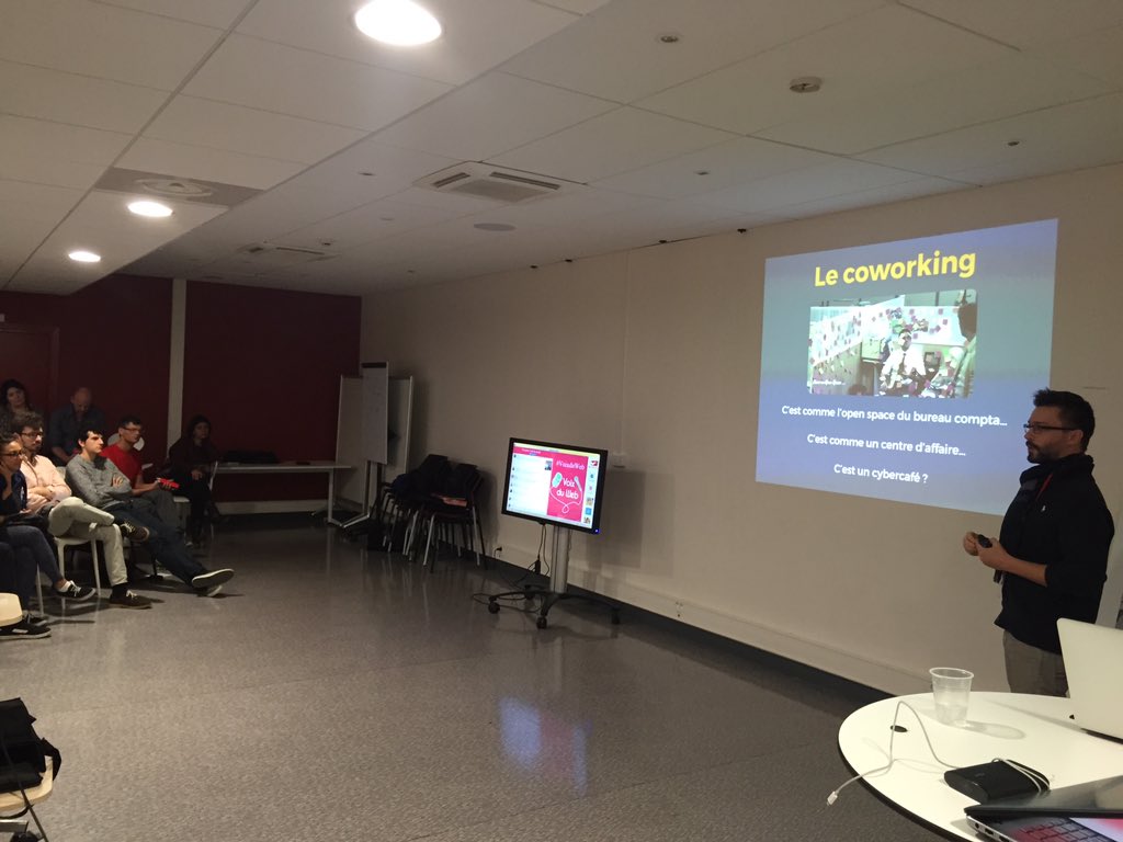 voixduweb's tweet photo. @ThomasGabelle nous explique ce qu'est le coworking #VoixduWeb en compagnie de @MarieaudeHemard https://t.co/spDnczX4Ru