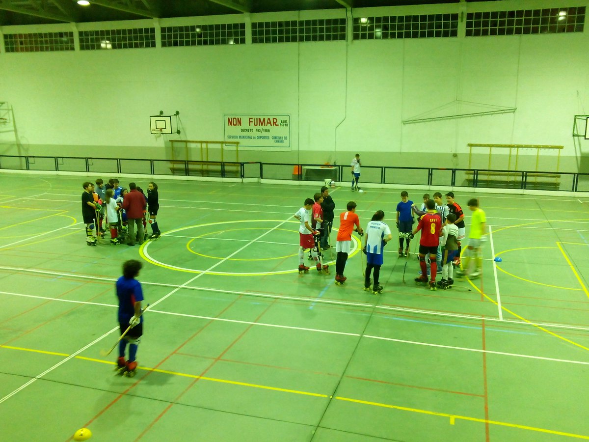 Entrenamiento multitudinario en Os Campons <a href="/ConcelloCambre/">Concello de Cambre</a>  del <a href="/HCCambre/">HCCambre</a>