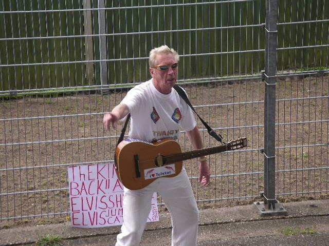 Vrijdag de 250e(!) show van Jomanda. Krijgt onze held ook minimaal 250 retweets?