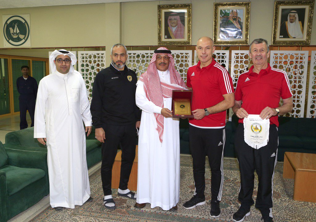 Khaleejclub's tweet photo. الانجليزي هاورد ويب مدير دائرة التحكيم لاتحاد القدم يجتمع بإدارة فريق #نادي_الخليج 

https://t.co/c9kfXFGmMq https://t.co/pKMnZFdkML
