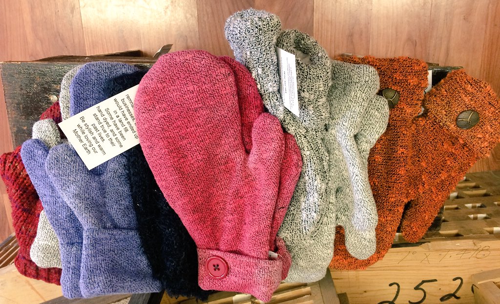 CLEupcycle's tweet photo. Can we start calling #upcycled fuzzy fleece-lined mittens: hand sweaters? https://t.co/qSBXLMsUb5