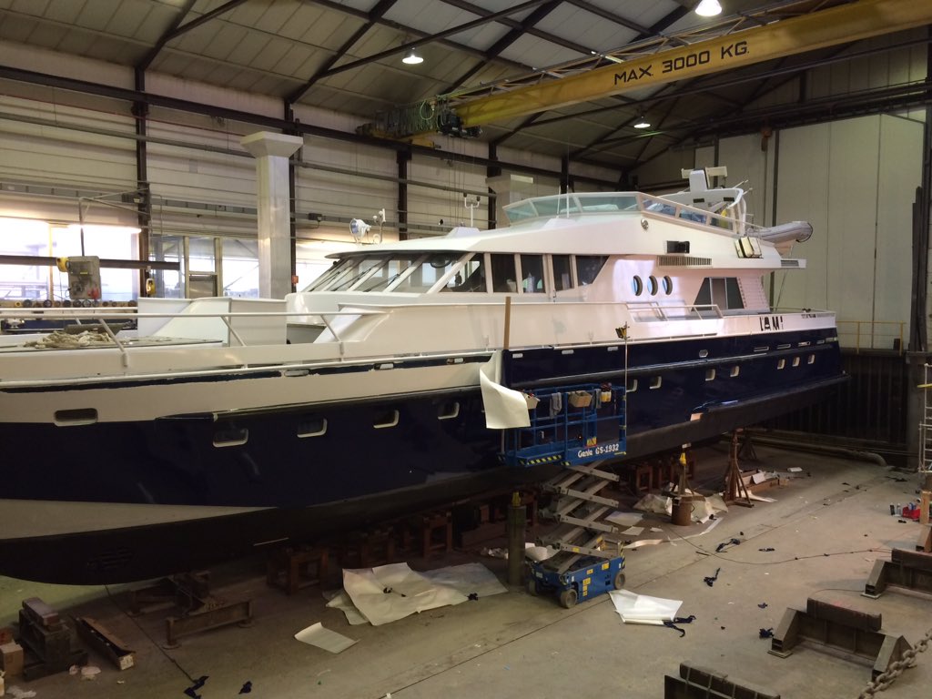 woltjer_herman's tweet image. Megaklus voor yachtwrapping.nl. Een complete wrapping van een 27 m lang motorjacht.