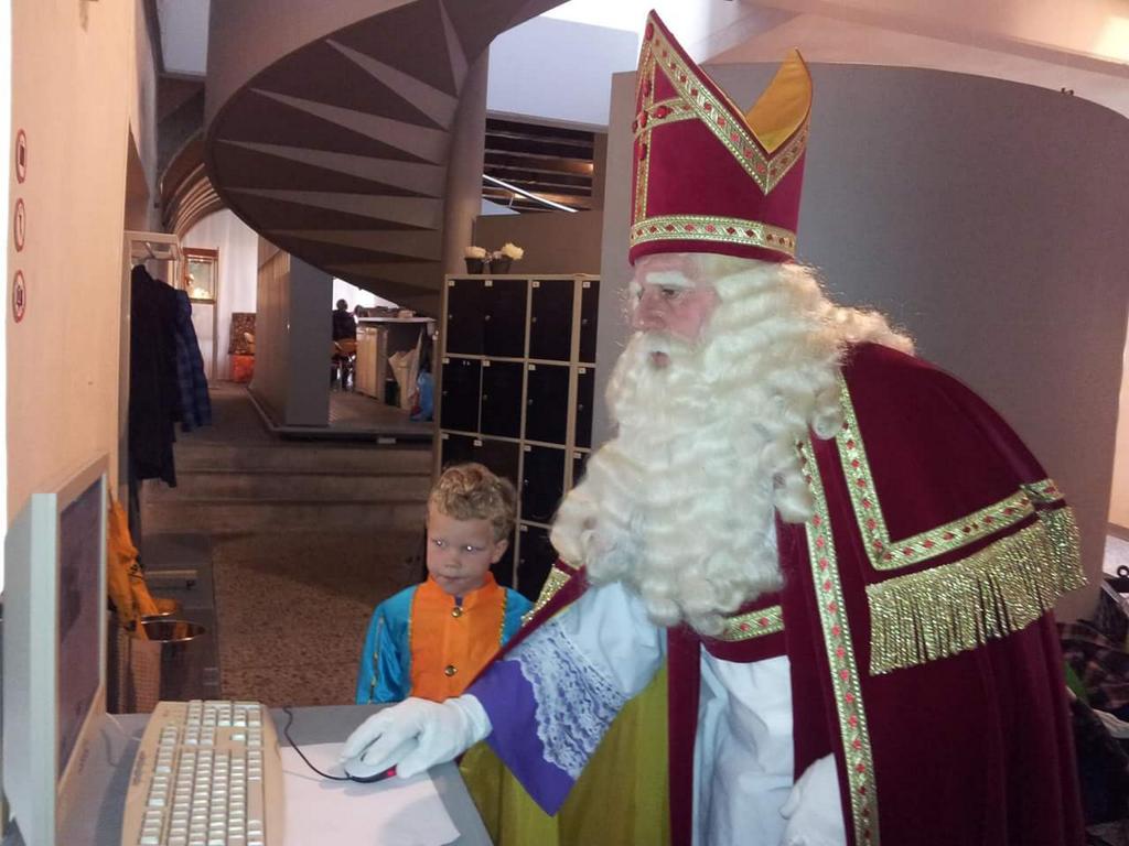 zilvermuseum's tweet photo. Nog t/m zaterdag 4 december slaapt de Sint in het Zilvermuseum. Kom je ook langs? #sinterklaas https://t.co/50mNbwBEhU