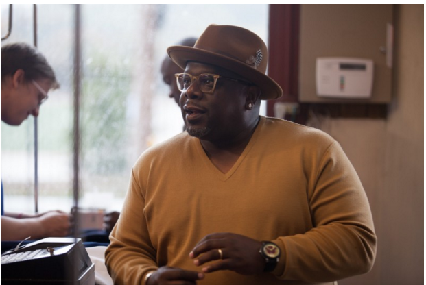 ypforbusiness's tweet photo. Cedric The Entertainer Gets Generous in @YPโs #MakeEveryDayLocal Campaign https://t.co/TUh0wzgQgl https://t.co/P9dQYqdL0B