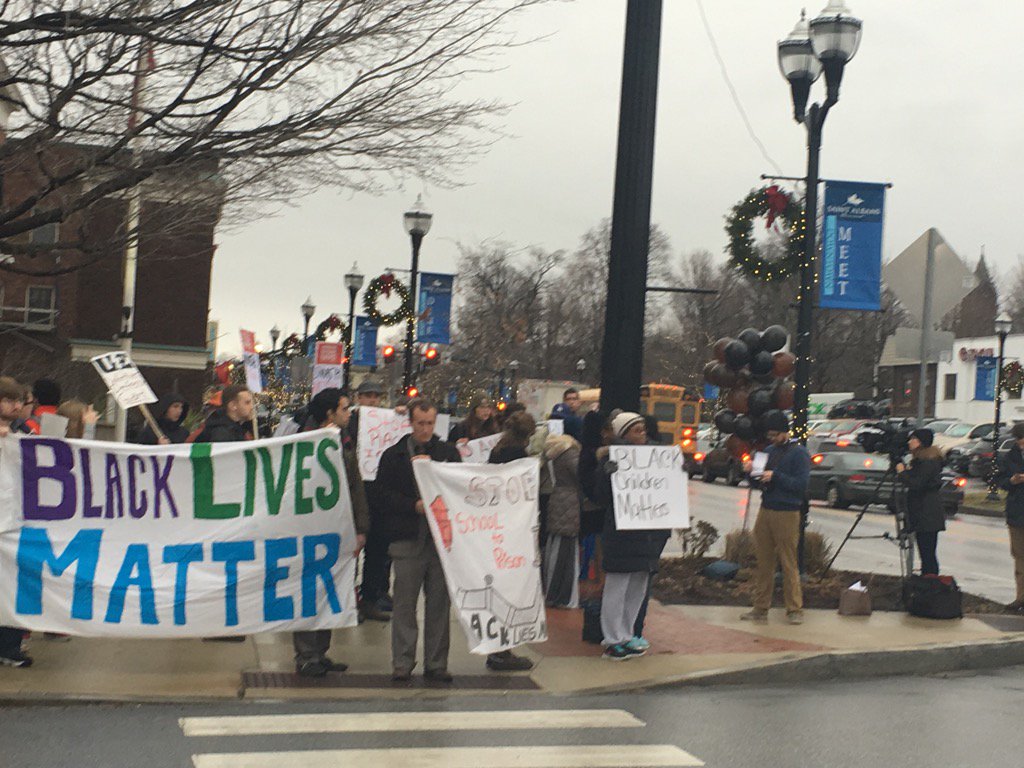 ihemley's tweet photo. #blacklivesmatter https://t.co/Vm80sEmEPm