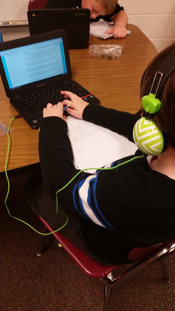 TPSMediaFCPS's tweet photo. Using multiple resources to learn about invertebrates and vertebrates in science @TESCougars1 https://t.co/GDWzQayNXL