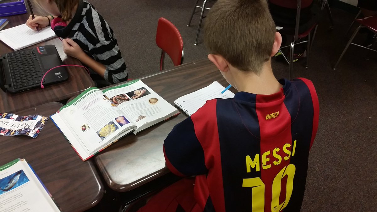 TPSMediaFCPS's tweet photo. Using multiple resources to learn about invertebrates and vertebrates in science @TESCougars1 https://t.co/GDWzQayNXL