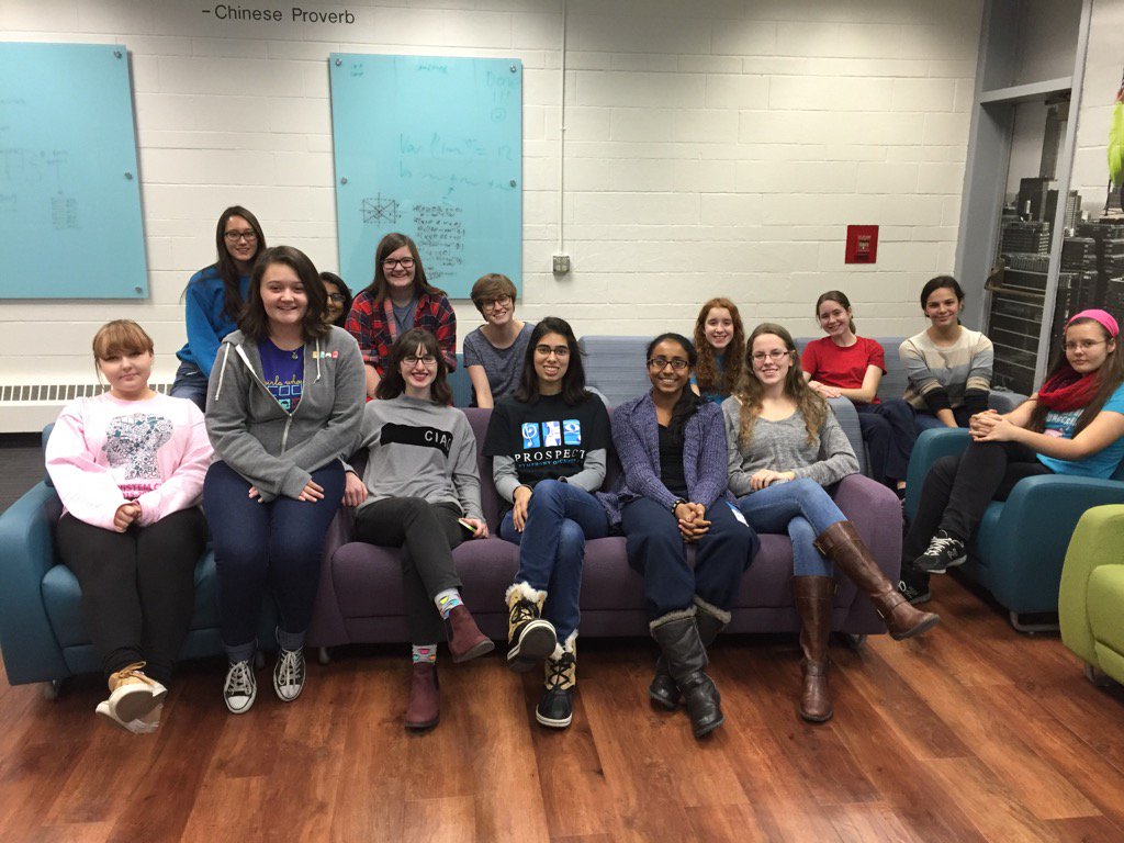 PHSComputerGuy's tweet image. Great turnout for our first Girls Who Code meeting at PHS. #GHC #phsproud