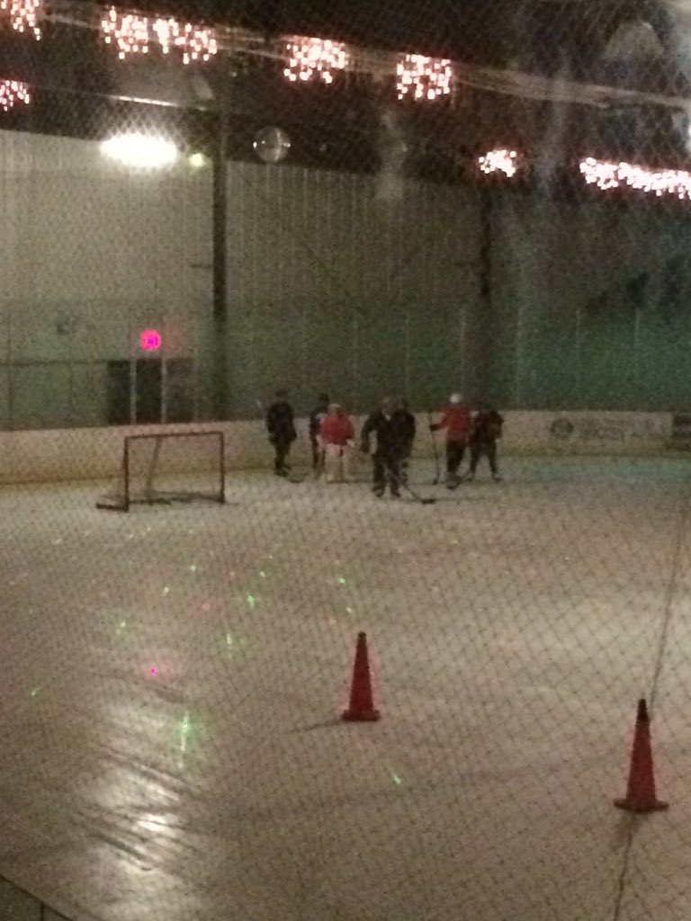 debbie_zemelka's tweet photo. #practiceinthedark #lightswentout https://t.co/qiQVqlUP4F