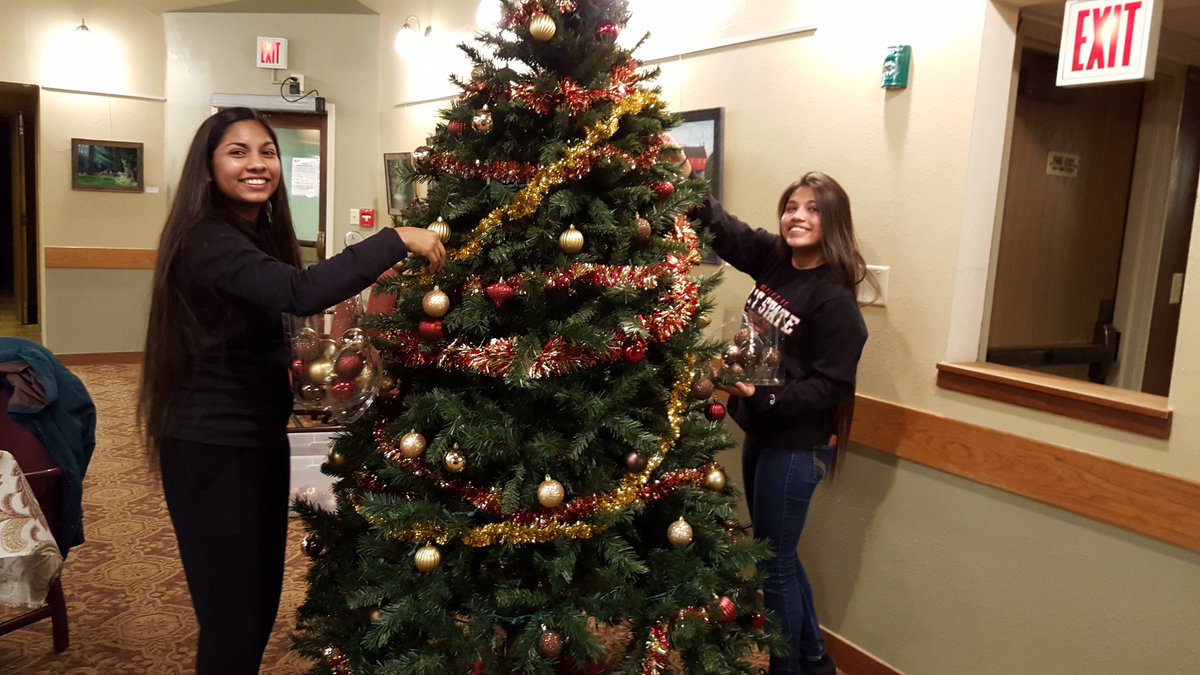EHighGuidance's tweet photo. The Diaz sisters decorating at Presbyterian Manor. #EHSKeyClub https://t.co/Kn0vHxbayZ