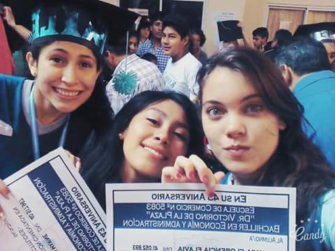 _KLuz's tweet photo. #Egresadas #Resibidas jaja #Failex #La15 😄😍 https://t.co/yJ6kA83auv