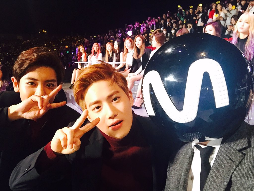 Alvinadmre's tweet photo. "@MnetMV: 마마다음날 공개하는 엠피디 #셀카공유 다줄거야 #MAMAredcarpet #MPDZONE #EXO #수호 #찬열 #젠틀 #LIVE #V앱 https://t.co/Tx1rllBpAe"