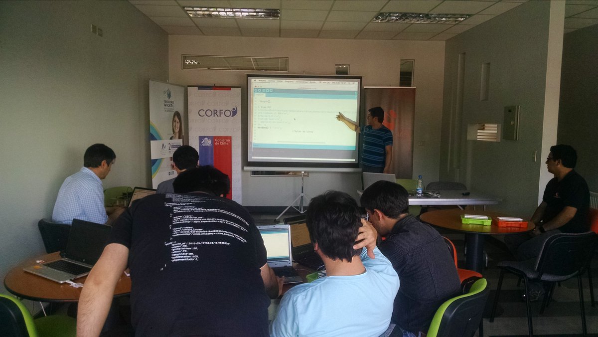 hacelera's tweet photo. Terminando el primer día de nuestro taller de IoT con @Tidchile @Corfo @IncubatecUFRO @TeodoroWickel https://t.co/lSeb7OSGqn