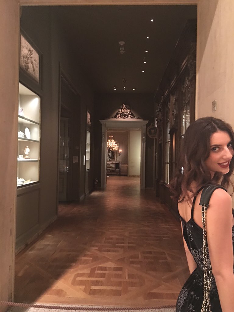 IAMAMANDAMERLO's tweet photo. Christmas at the #MET 🎄❤️ #METmembers #METholidayparty2015 https://t.co/l1vbcuf6Ml