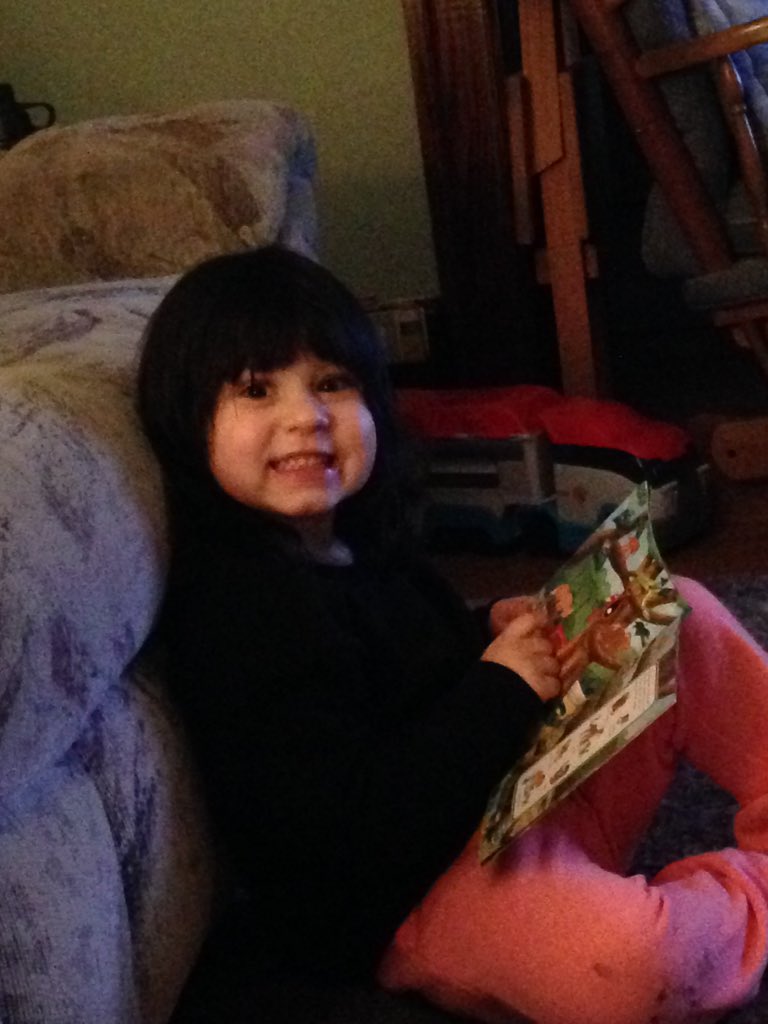 HeidiNatasha3's tweet image. I start playing @RiversMonroe &amp;amp; my cousin looks at me &amp;amp; smiles like this. She's already a fan! 💙 #NeverGonnaGetIt