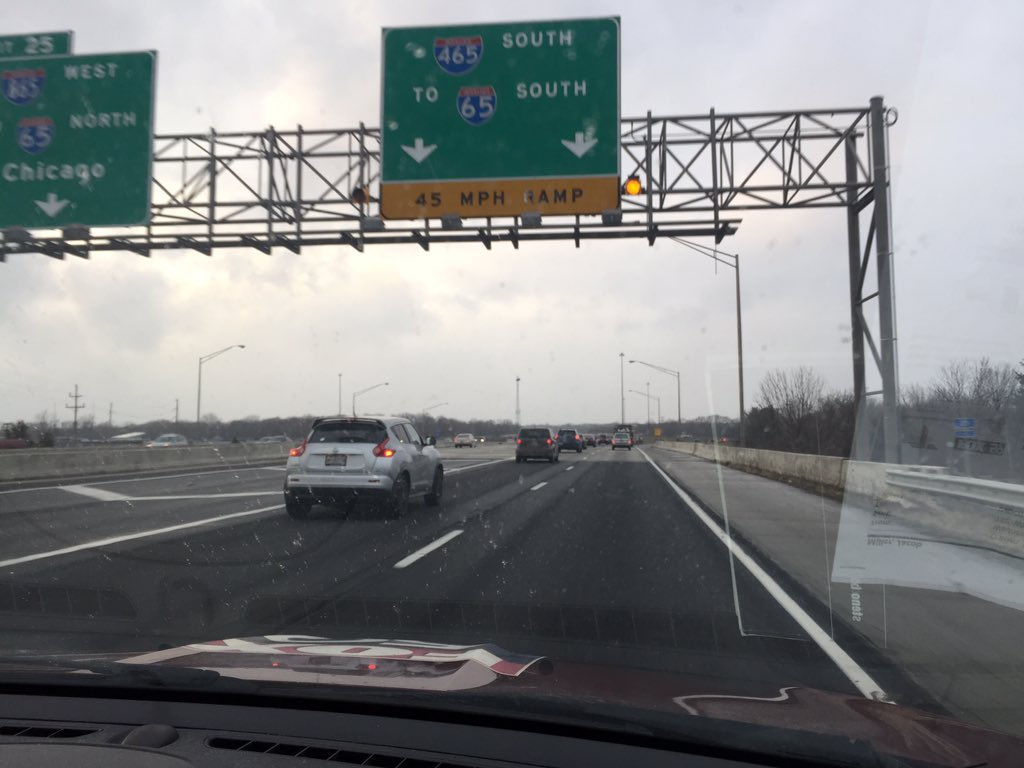 JakeMillerNews's tweet image. Light snow on the NW side along 465. Update at 5. @CBS4Indy #DriveCam