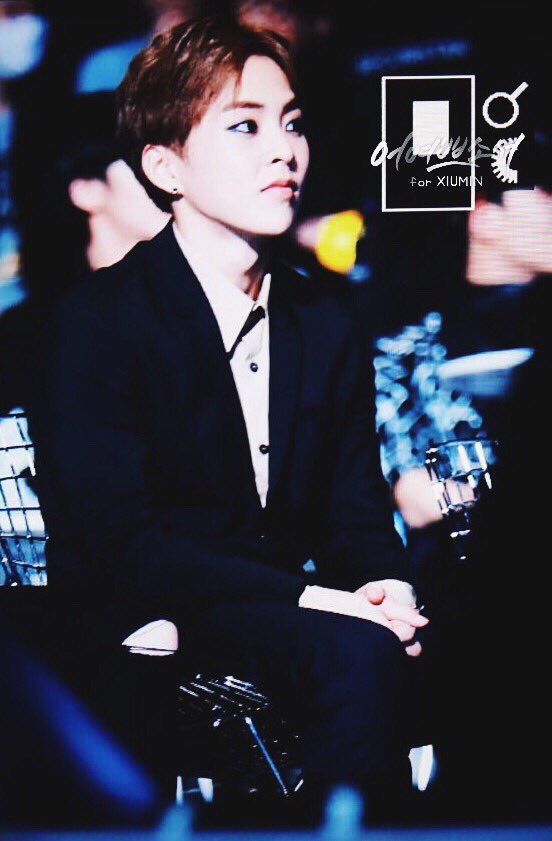 갑자기 라틴어하시면서 종들고 노래하면서 걸어올ㄹ거같은 사제미가......