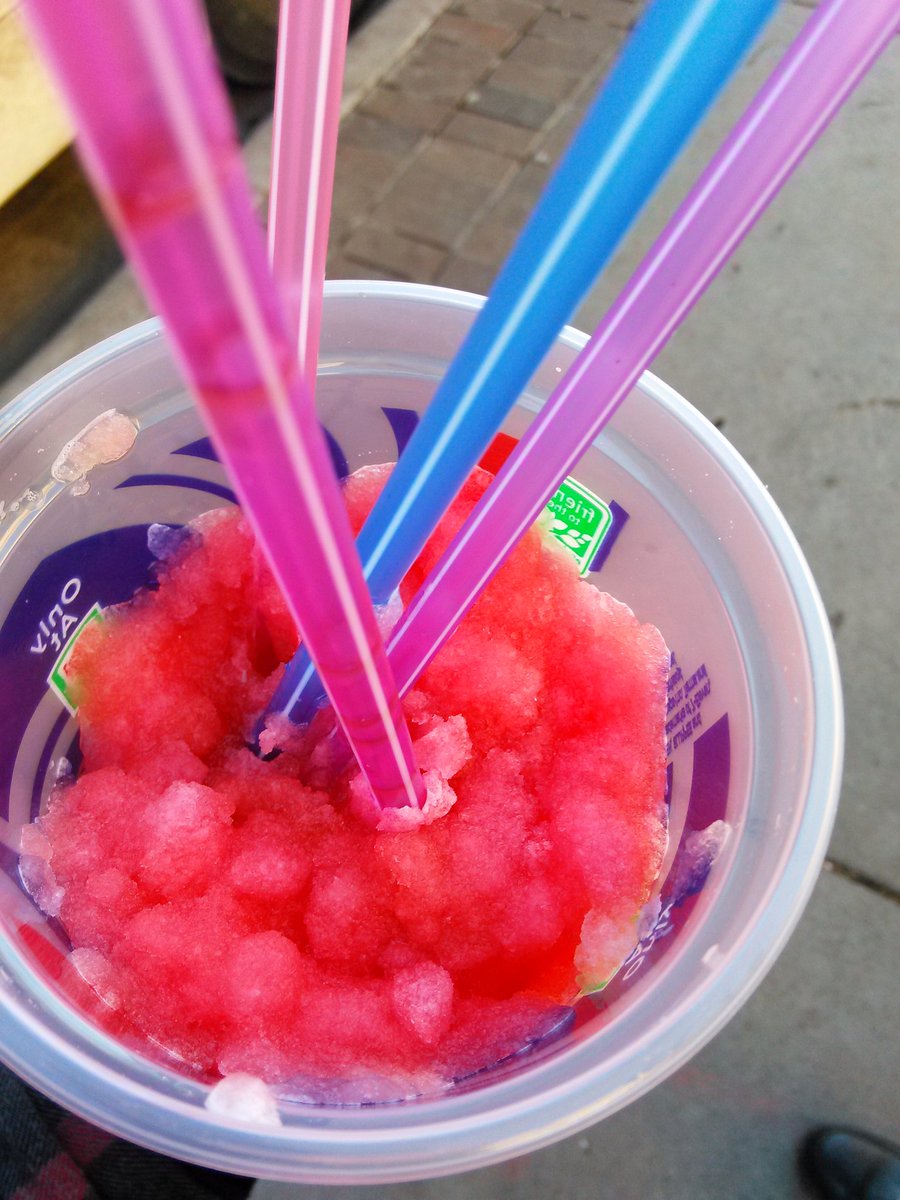 rashellmunoz's tweet photo. Mmm! #711slurpee 💙📷👰 for this princess;) https://t.co/N4YD8RZxmd