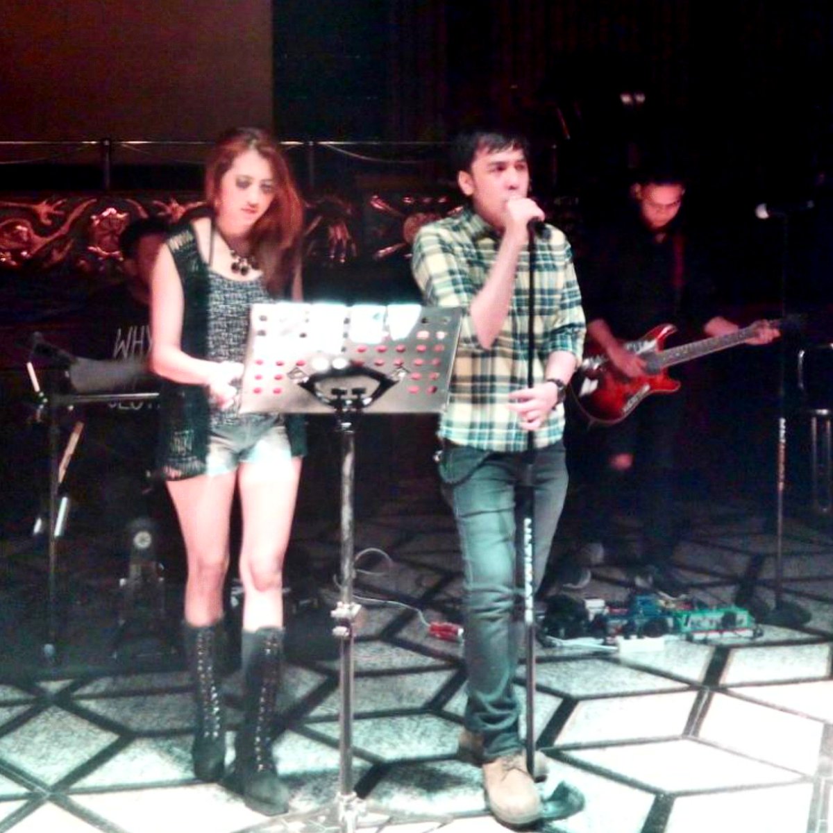 My job.. Singing and singing .. And that is my partner .. #singer #perform #singing #song #photo #woman #man