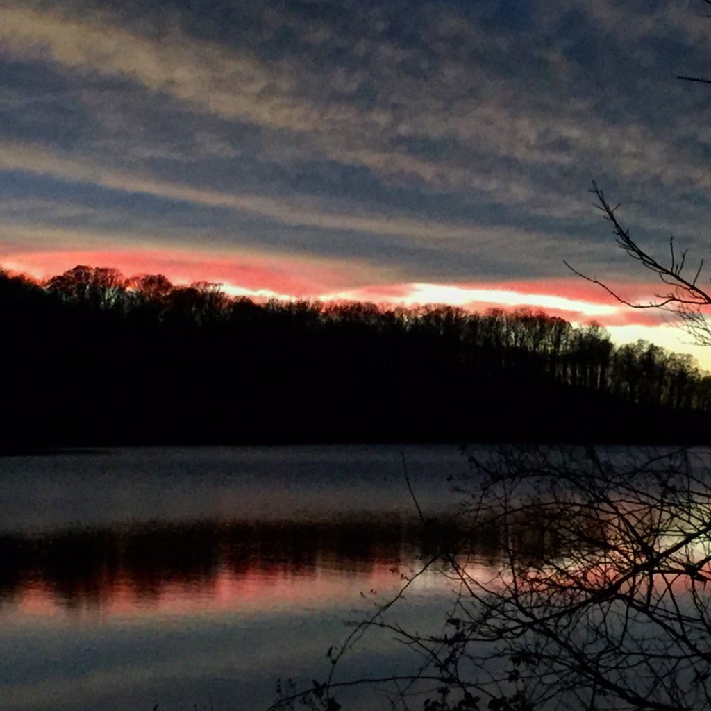 saraanitra's tweet image. Every time #mothernature paints a #sunset or #sunrise, she creates a #workofart ...