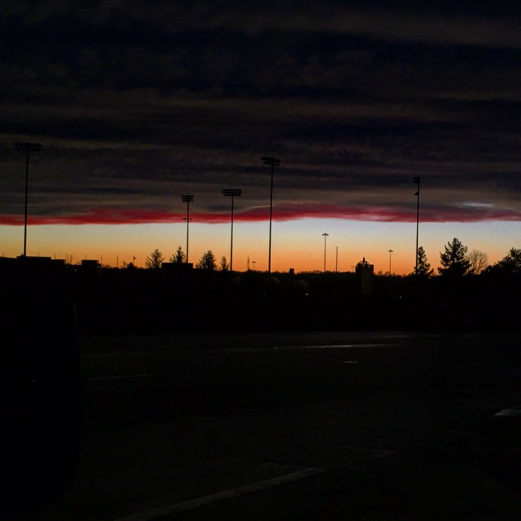 saraanitra's tweet image. Every time #mothernature paints a #sunset or #sunrise, she creates a #workofart ...