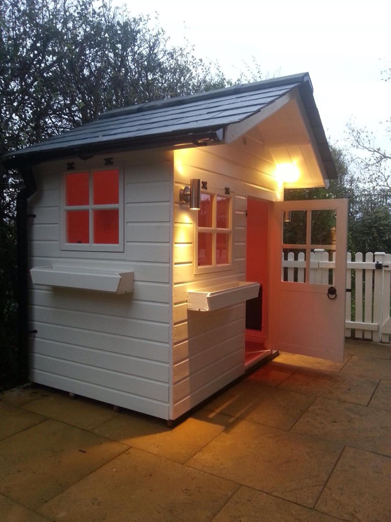 TheDogCottageCo's tweet photo. Beautiful new #dogcottage for a gorgeous pup in #oxfordshire so he can have his own space when life gets too manic! https://t.co/vAA3C0ATwD