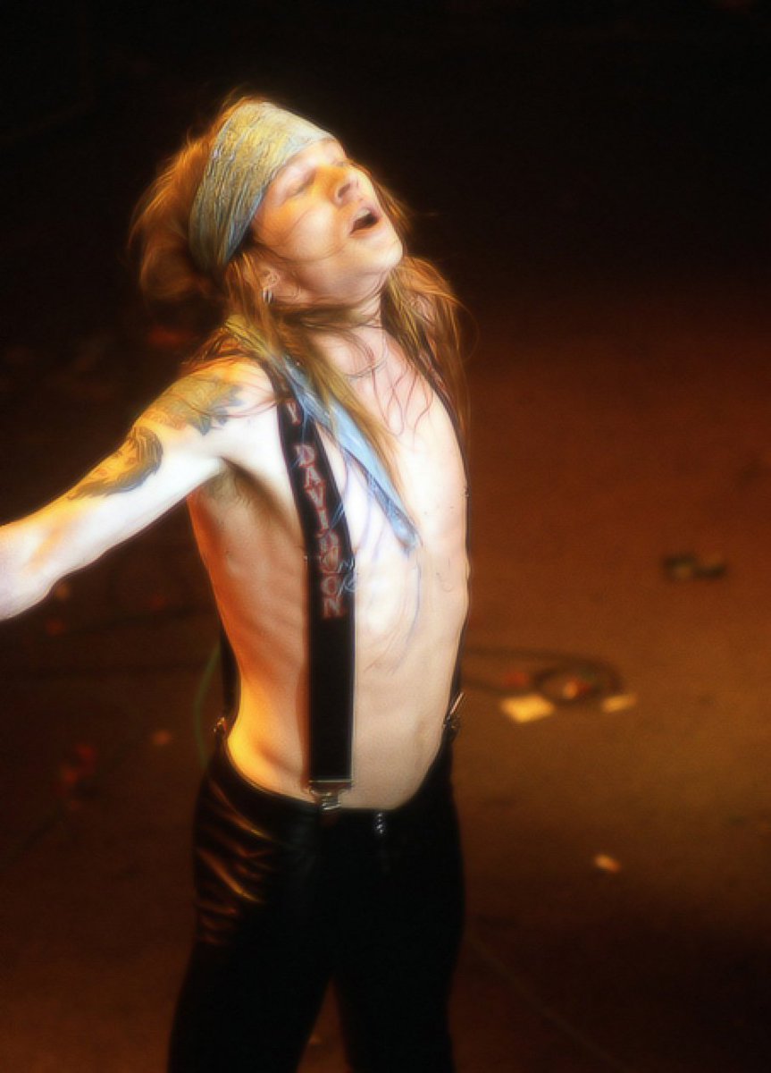 FCaxlroseBR's tweet photo. Axl in action at The Ritz 1988. https://t.co/tHtINiUS4U
